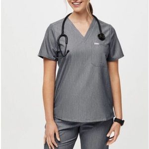 FIGS Catarina One Pocket Scrub Top Shirt Graphite Gray